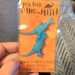 NIB 🦕 Glow In The Dark Dinosaur Earrings